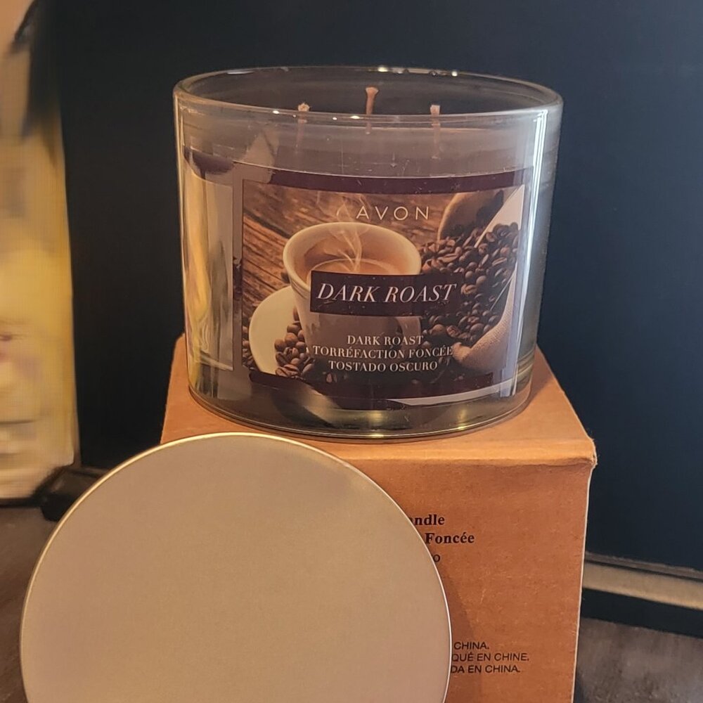 NIB Dark Roast 3 Wick Candle, Smells amazing.